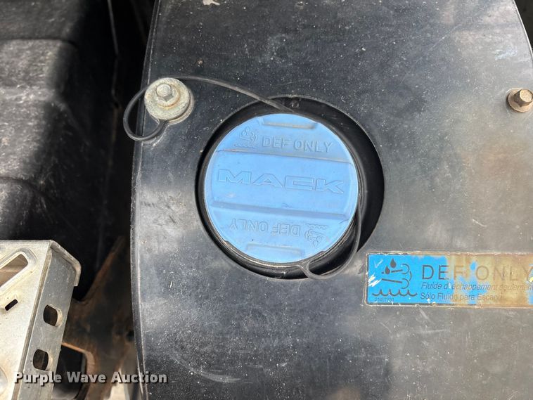 image for item FG1051 2016 Mack CXU613 semi truck