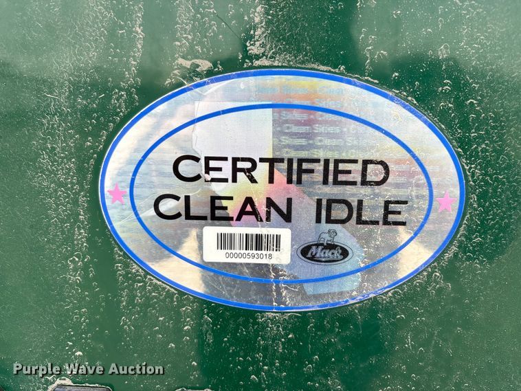 image for item FG1051 2016 Mack CXU613 semi truck