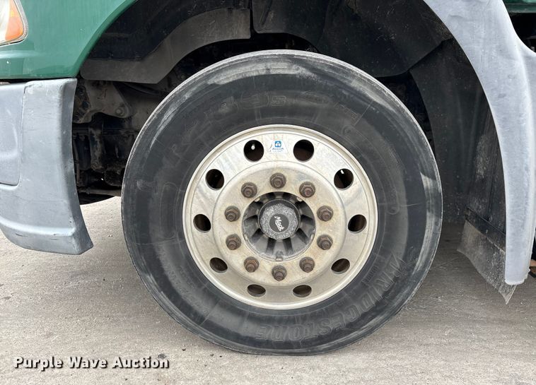 image for item FG1051 2016 Mack CXU613 semi truck