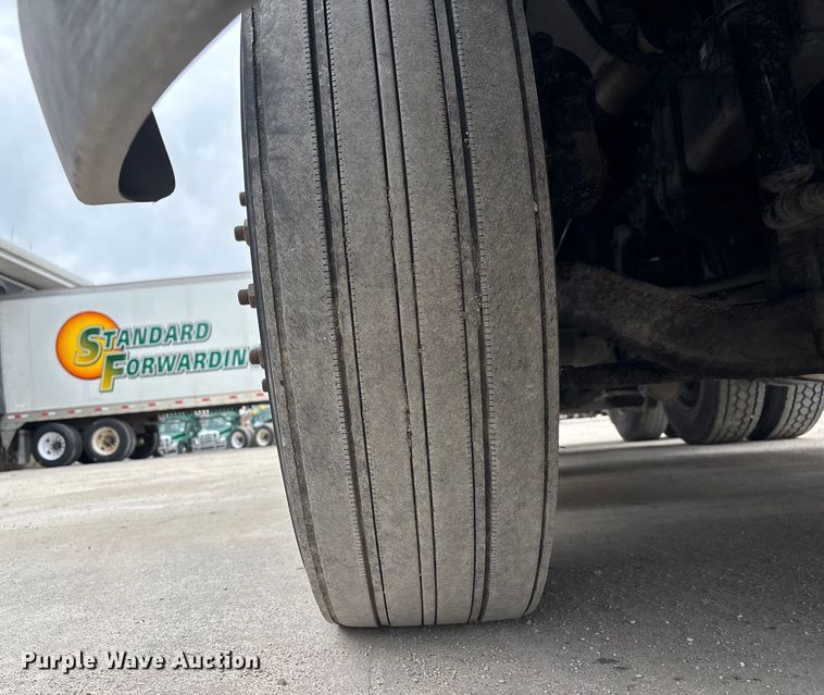 image for item FG1051 2016 Mack CXU613 semi truck