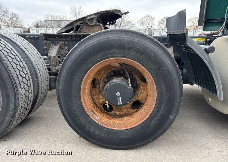 image for item FG1051 2016 Mack CXU613 semi truck