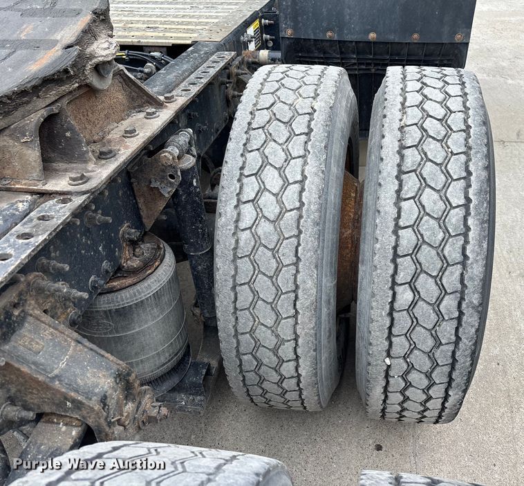 image for item FG1051 2016 Mack CXU613 semi truck