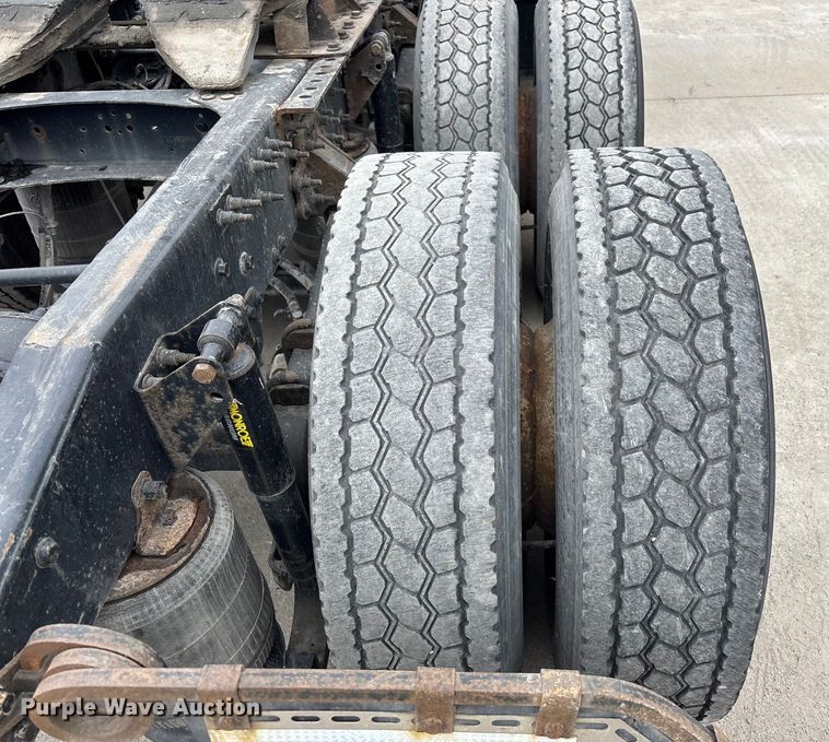 image for item FG1051 2016 Mack CXU613 semi truck