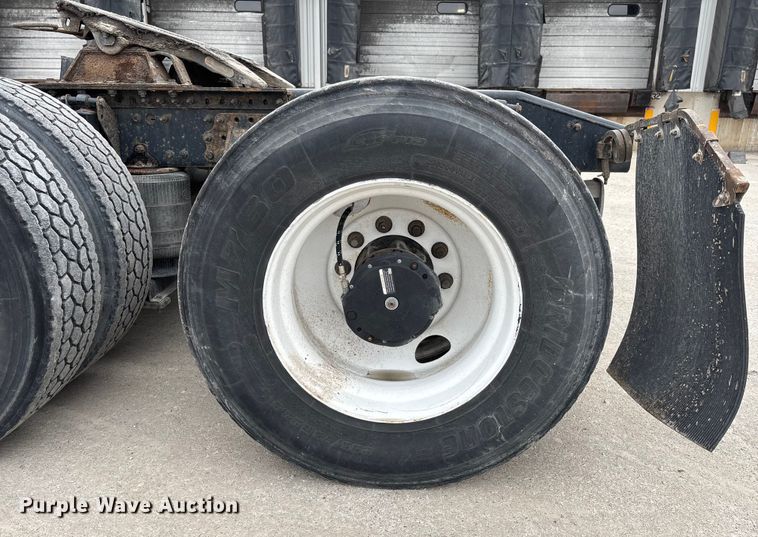 image for item FG1051 2016 Mack CXU613 semi truck