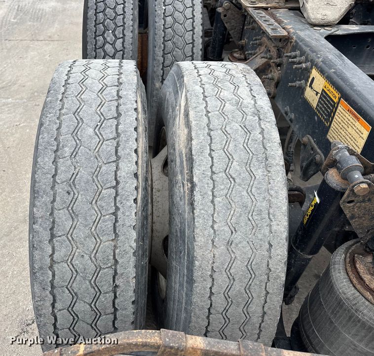 image for item FG1051 2016 Mack CXU613 semi truck