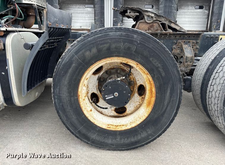 image for item FG1051 2016 Mack CXU613 semi truck