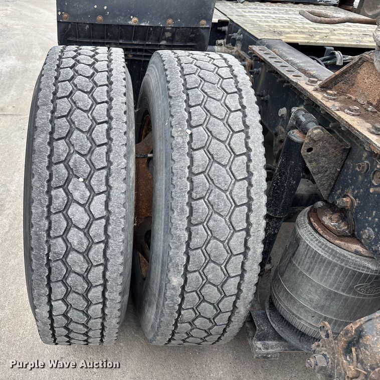 image for item FG1051 2016 Mack CXU613 semi truck