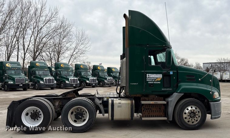 image for item FG1052 2016 Mack CXU613 semi truck