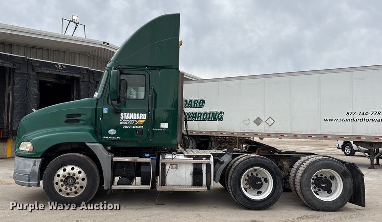 image for item FG1052 2016 Mack CXU613 semi truck