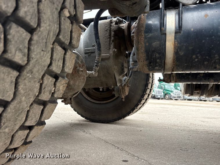 image for item FG1052 2016 Mack CXU613 semi truck