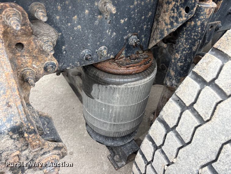 image for item FG1052 2016 Mack CXU613 semi truck