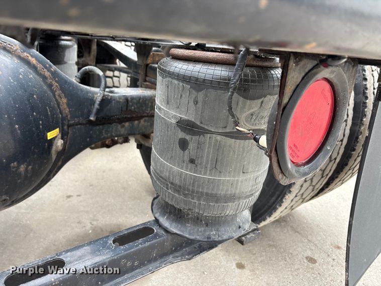 image for item FG1052 2016 Mack CXU613 semi truck