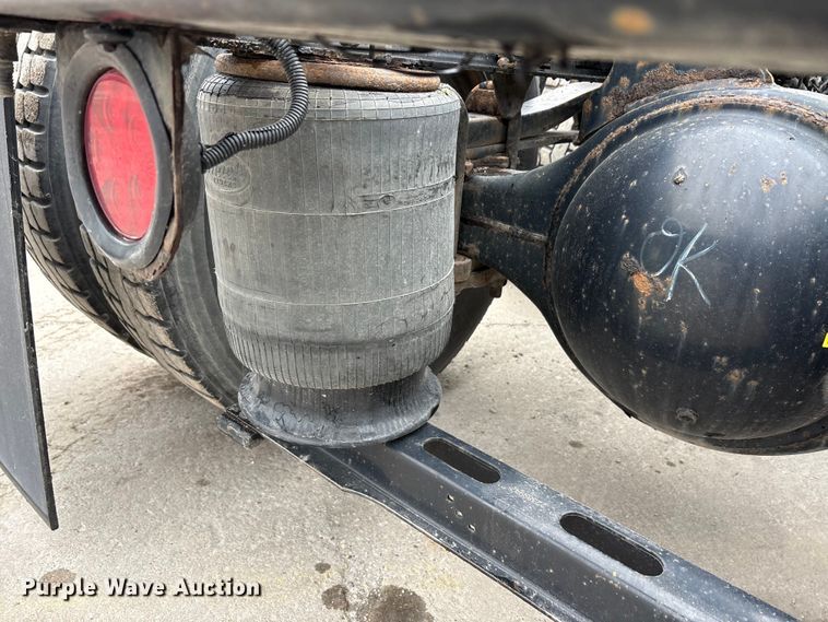 image for item FG1052 2016 Mack CXU613 semi truck