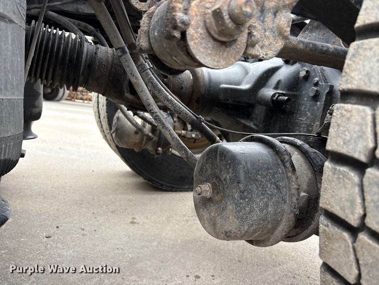 image for item FG1052 2016 Mack CXU613 semi truck