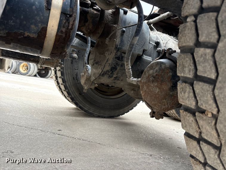 image for item FG1052 2016 Mack CXU613 semi truck