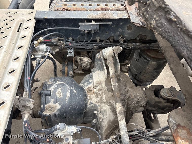 image for item FG1052 2016 Mack CXU613 semi truck