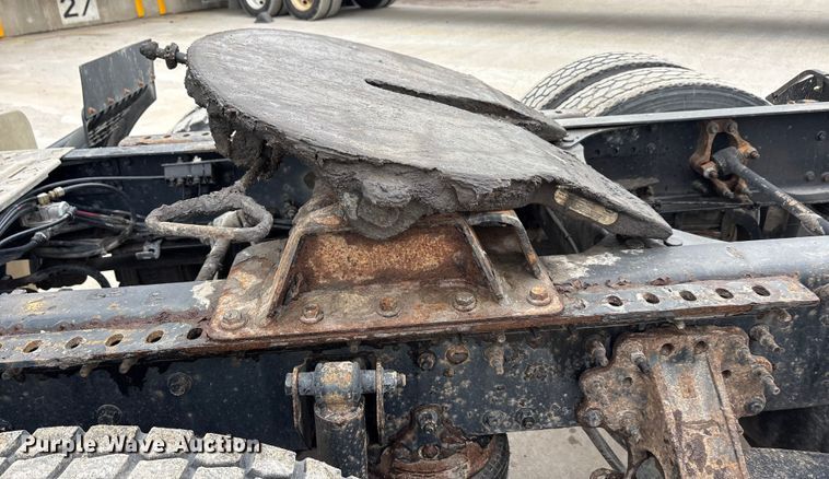 image for item FG1052 2016 Mack CXU613 semi truck