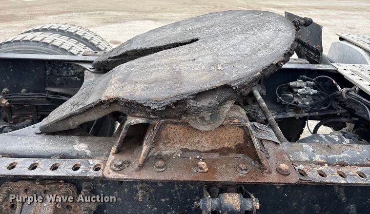 image for item FG1052 2016 Mack CXU613 semi truck