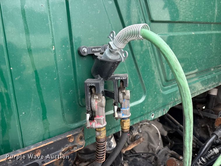 image for item FG1052 2016 Mack CXU613 semi truck