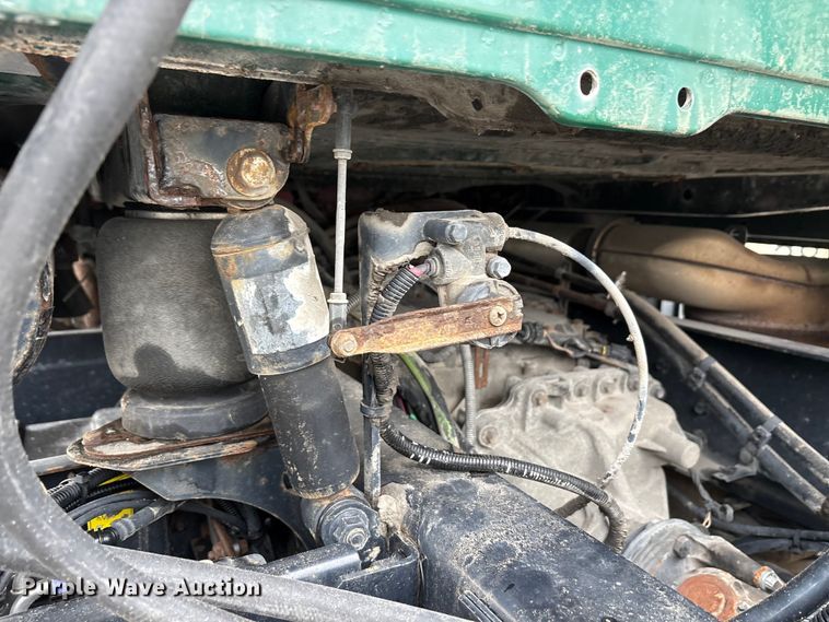 image for item FG1052 2016 Mack CXU613 semi truck