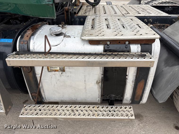 image for item FG1052 2016 Mack CXU613 semi truck