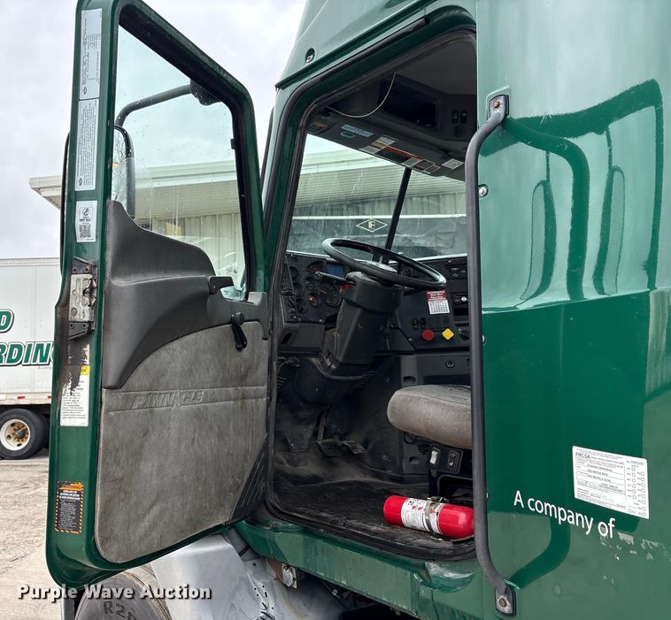 image for item FG1052 2016 Mack CXU613 semi truck