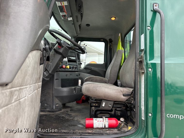 image for item FG1052 2016 Mack CXU613 semi truck