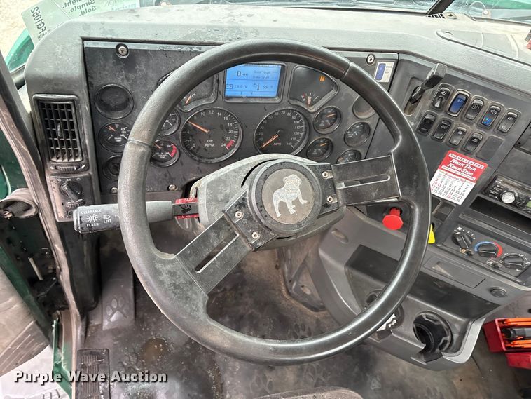 image for item FG1052 2016 Mack CXU613 semi truck