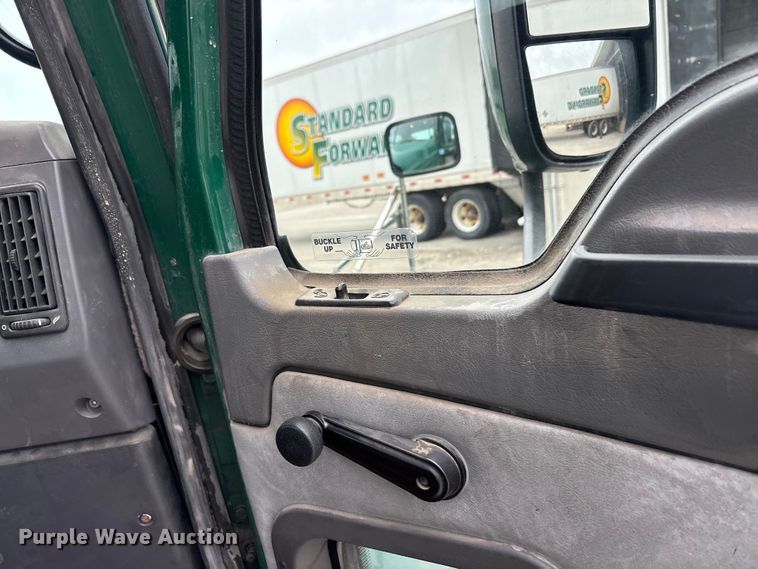 image for item FG1052 2016 Mack CXU613 semi truck