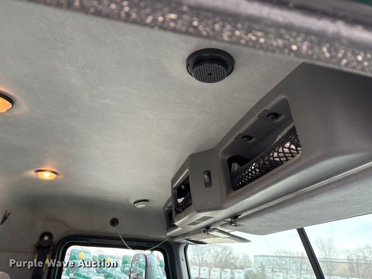 image for item FG1052 2016 Mack CXU613 semi truck