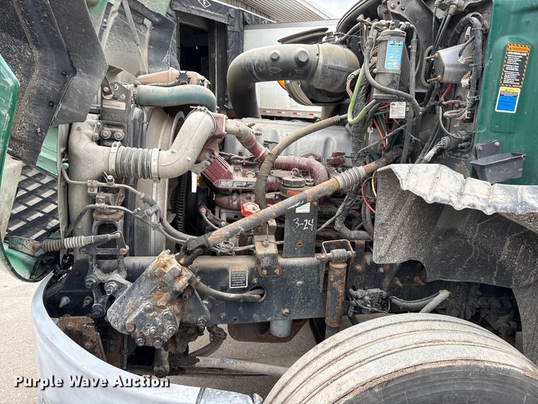 image for item FG1052 2016 Mack CXU613 semi truck