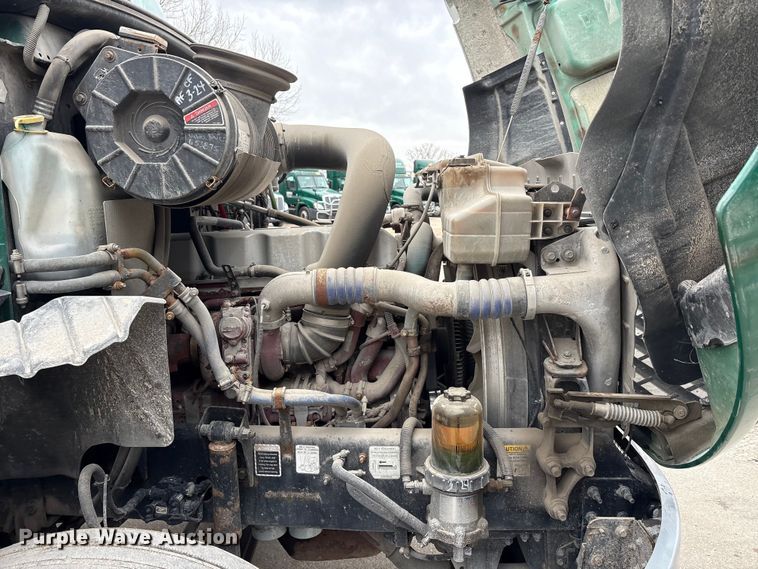 image for item FG1052 2016 Mack CXU613 semi truck