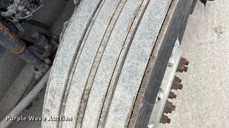 image for item FG1052 2016 Mack CXU613 semi truck