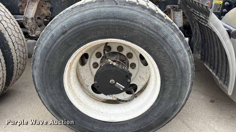 image for item FG1052 2016 Mack CXU613 semi truck