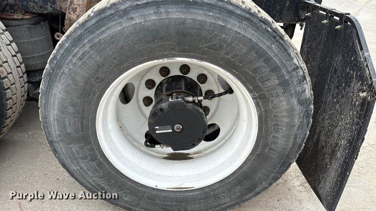 image for item FG1052 2016 Mack CXU613 semi truck