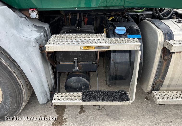 image for item FG1053 2016 Mack CXU613 semi truck