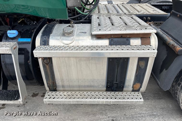 image for item FG1053 2016 Mack CXU613 semi truck