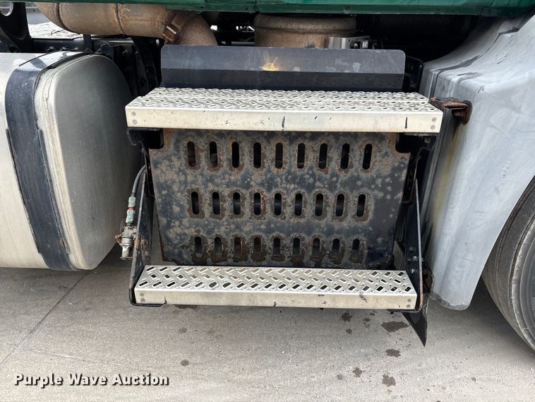 image for item FG1053 2016 Mack CXU613 semi truck