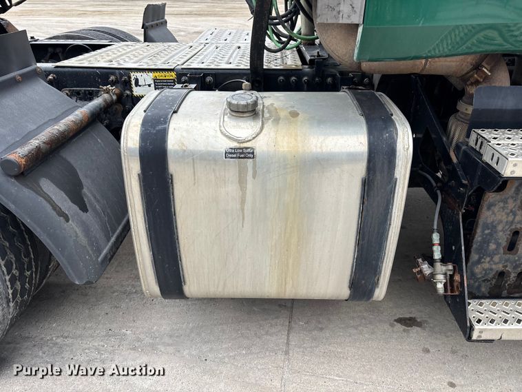 image for item FG1053 2016 Mack CXU613 semi truck