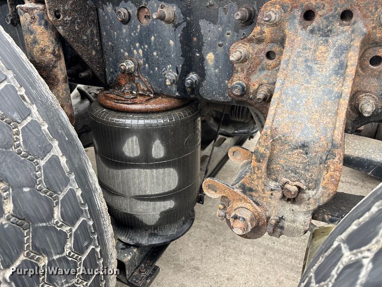 image for item FG1053 2016 Mack CXU613 semi truck