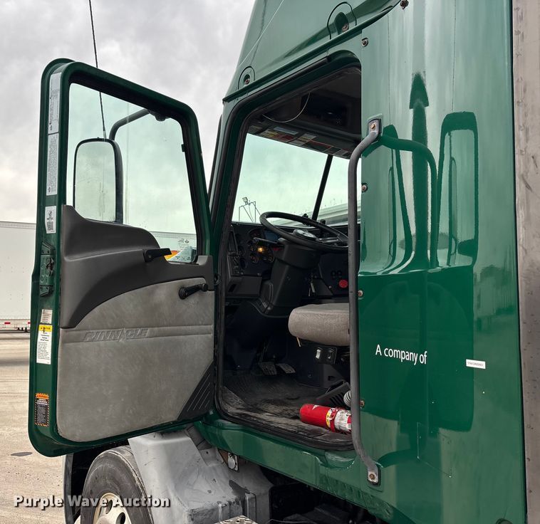 image for item FG1053 2016 Mack CXU613 semi truck