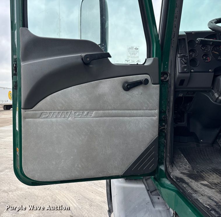 image for item FG1053 2016 Mack CXU613 semi truck