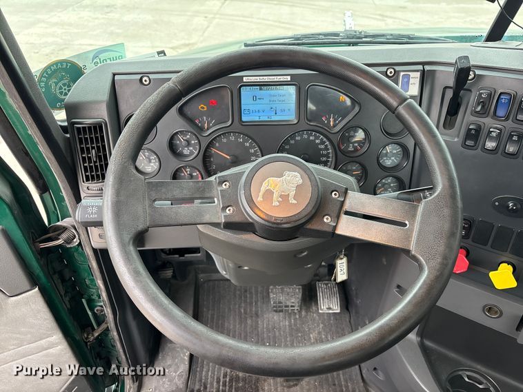 image for item FG1053 2016 Mack CXU613 semi truck