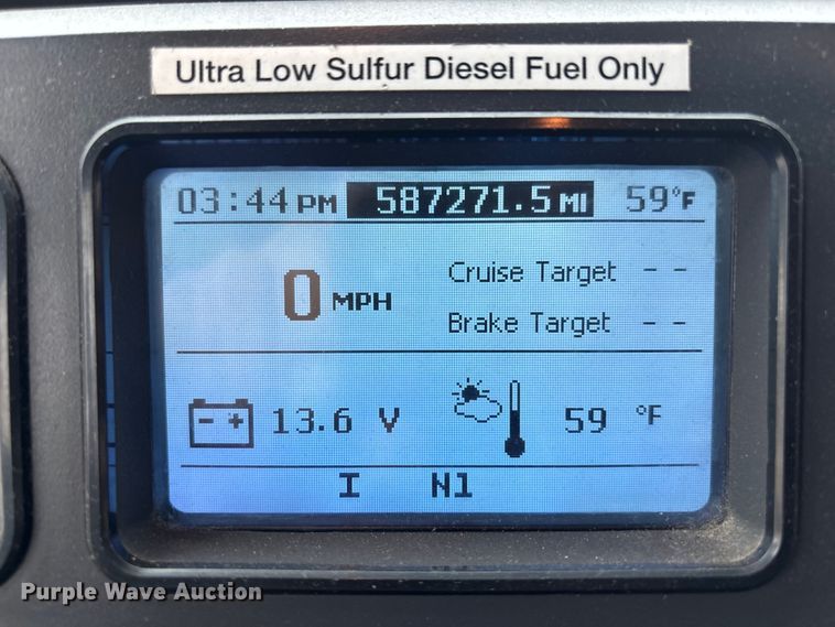 image for item FG1053 2016 Mack CXU613 semi truck