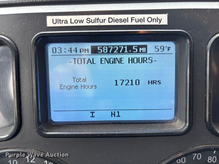 image for item FG1053 2016 Mack CXU613 semi truck