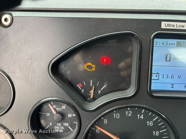 image for item FG1053 2016 Mack CXU613 semi truck