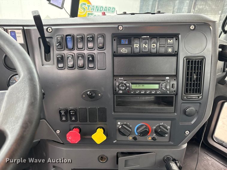 image for item FG1053 2016 Mack CXU613 semi truck