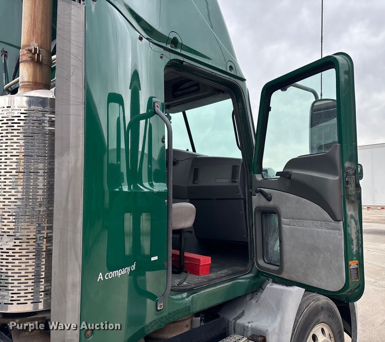 image for item FG1053 2016 Mack CXU613 semi truck