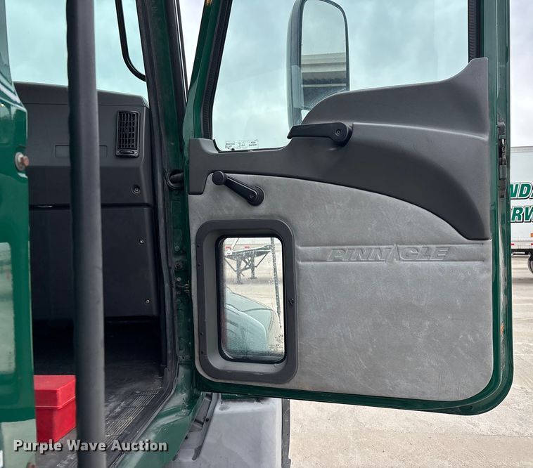 image for item FG1053 2016 Mack CXU613 semi truck