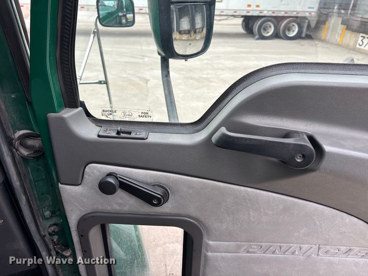 image for item FG1053 2016 Mack CXU613 semi truck